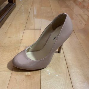 Michael Antonio Nude Patent Leather Pumps